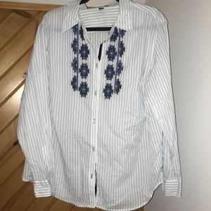 Like new super cute white and navy striped button down womens shirt. Size 2x